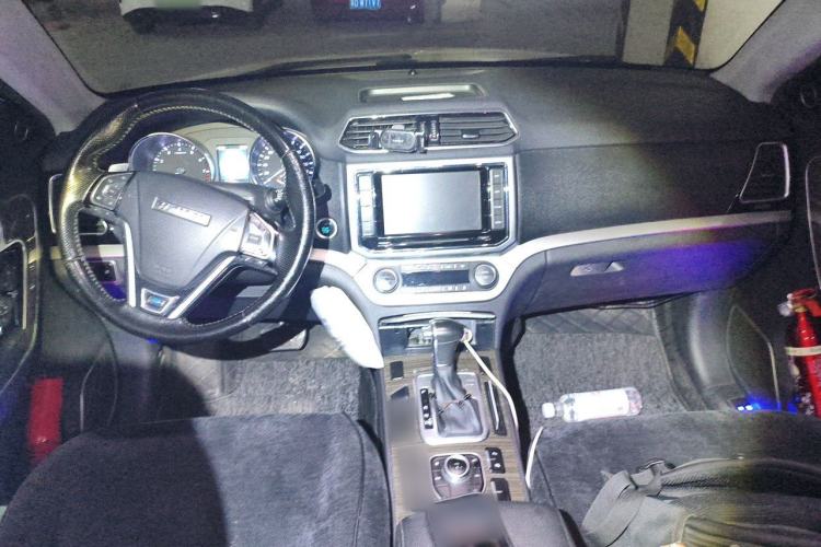 Used Haval H6 Coupe 2016 Blue Label 1.5T Automatic Two-Wheel Drive Elite Model Center Console