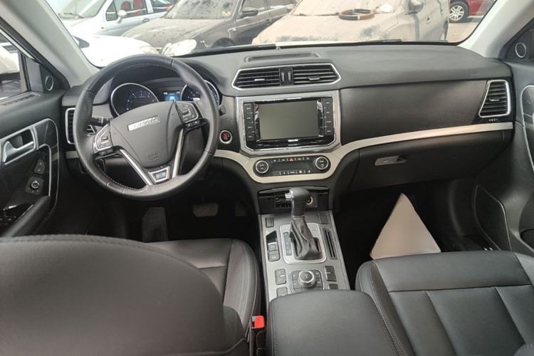 Used Haval H6 Coupe 2016 Blue Label 1.5T Automatic Two-Wheel Drive Urban Model Center Console
