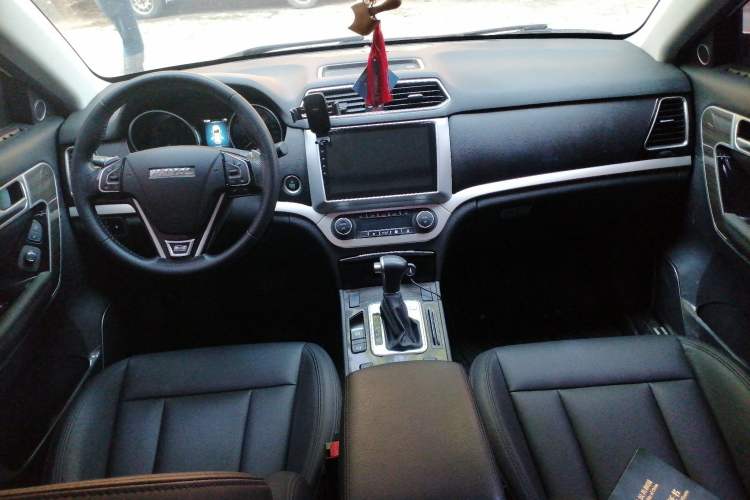 Used Haval H6 Coupe 2016 Blue Label 1.5T Automatic Two-Wheel Drive Urban Model Center Console