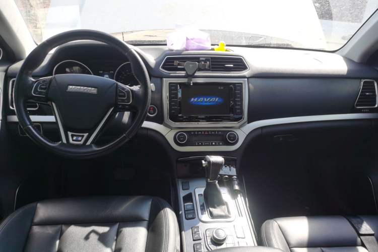 Used Haval H6 Coupe 2016 Blue Label 1.5T Automatic Two-Wheel Drive Elite Model Center Console