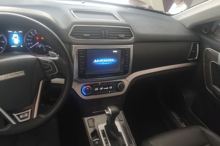 Used Haval H6 Coupe 2016 Blue Label 1.5T Automatic Two-Wheel Drive Urban Model Center Console