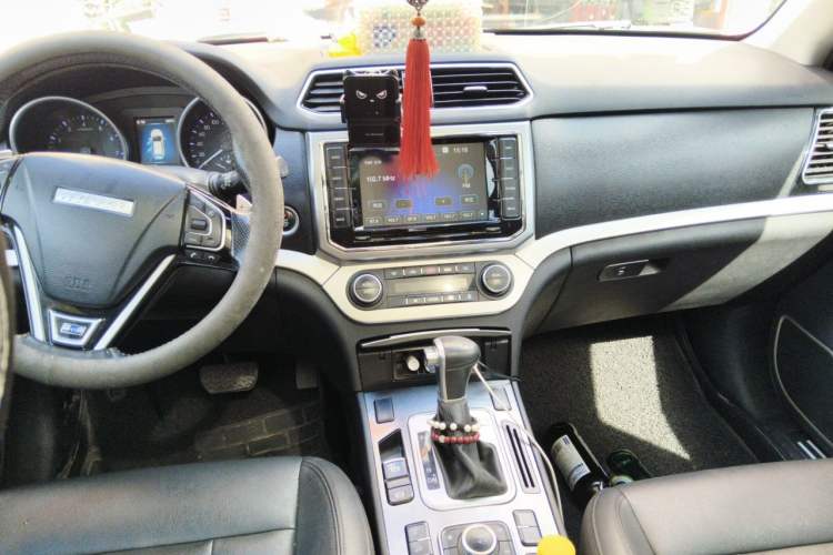 Used Haval H6 Coupe 2016 Blue Label 1.5T Automatic Two-Wheel Drive Urban Model Center Console
