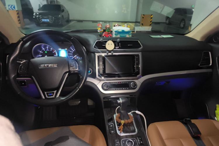 Used Haval H6 Coupe 2016 Blue Label 1.5T Automatic Two-Wheel Drive Urban Model Center Console
