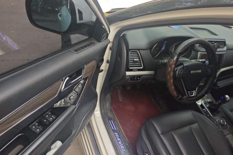 Used Haval H6 Coupe 2016 Blue Label 1.5T Manual Two-Wheel Drive Urban Model Driver Seat