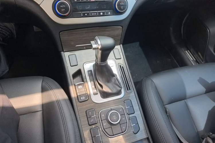 Used Haval H6 Coupe 2016 Blue Label 1.5T Automatic Two-Wheel Drive Urban Model Gear Lever