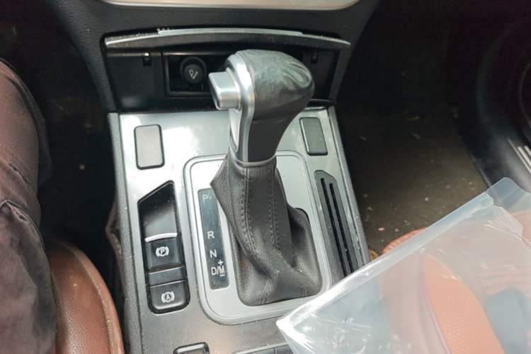 Used Haval H6 Coupe 2016 Blue Label 1.5T Automatic Two-Wheel Drive Elite Model Gear Lever
