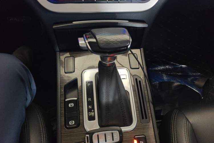 Used Haval H6 Coupe 2016 Blue Label 1.5T Automatic Two-Wheel Drive Elite Model Gear Lever