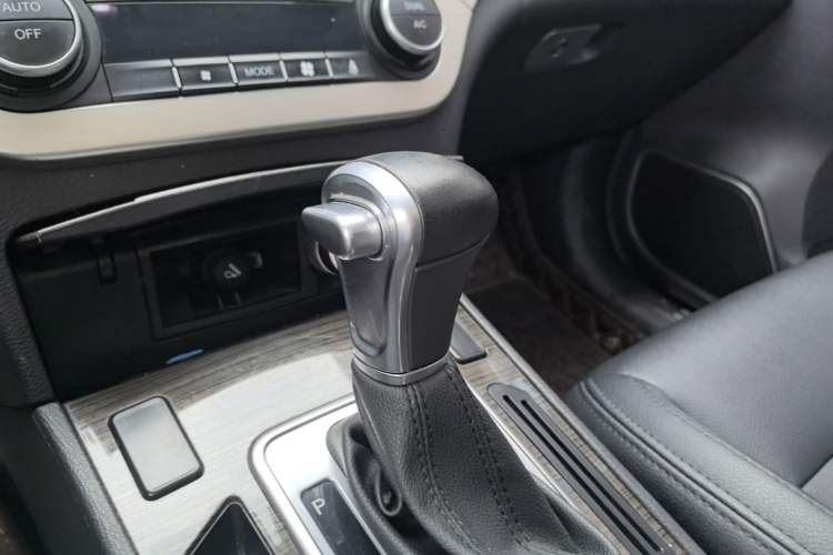 Used Haval H6 Coupe 2016 Blue Label 1.5T Automatic Two-Wheel Drive Urban Model Gear Lever