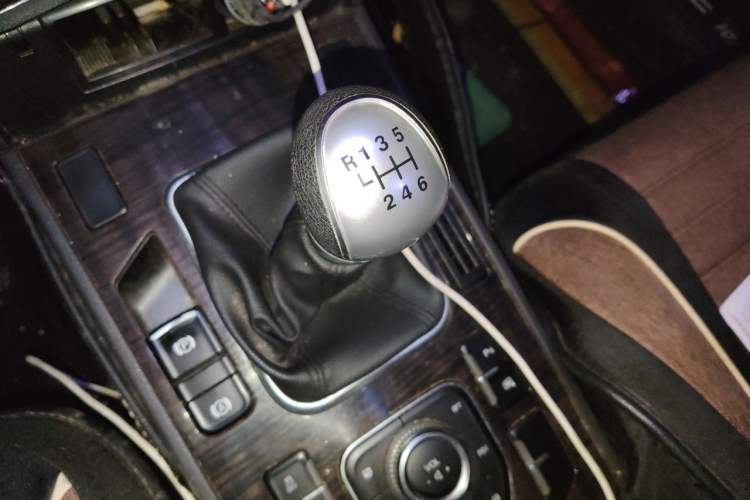 Used Haval H6 Coupe 2016 Blue Label 1.5T Manual Two-Wheel Drive Elite Model Gear Lever