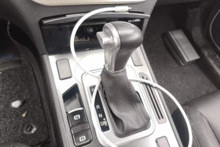 Used Haval H6 Coupe 2016 Blue Label 1.5T Automatic Two-Wheel Drive Urban Model Gear Lever
