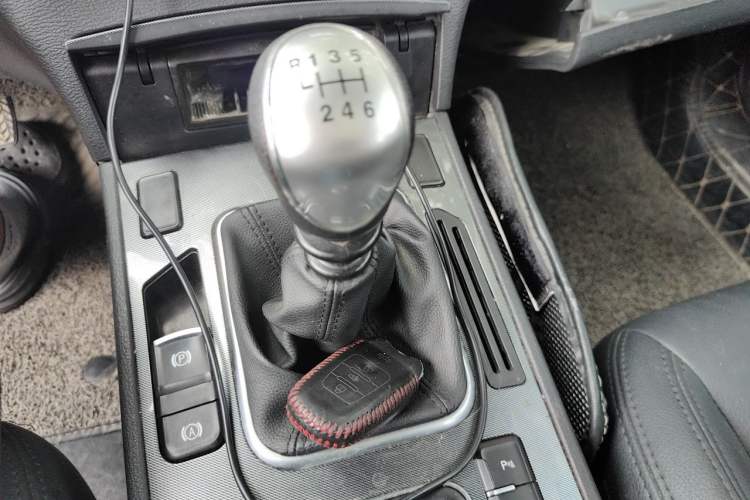 Used Haval H6 Coupe 2016 Blue Label 1.5T Manual Two-Wheel Drive Urban Model Gear Lever
