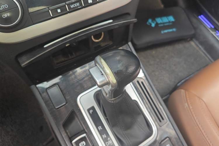 Used Haval H6 Coupe 2016 Blue Label 1.5T Automatic Two-Wheel Drive Elite Model Gear Lever