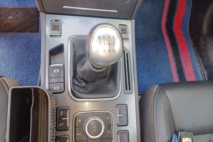 Used Haval H6 Coupe 2016 Blue Label 1.5T Manual Two-Wheel Drive Urban Model Gear Lever