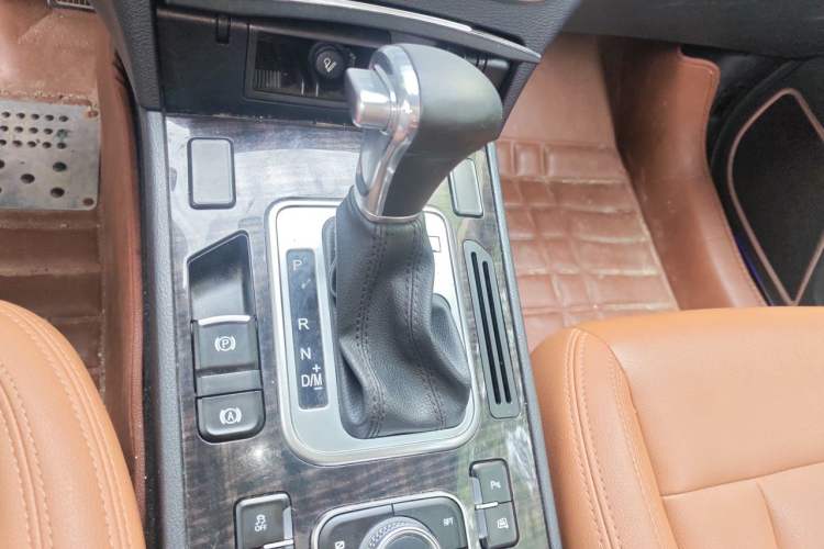 Used Haval H6 Coupe 2016 Blue Label 1.5T Automatic Two-Wheel Drive Elite Model Gear Lever