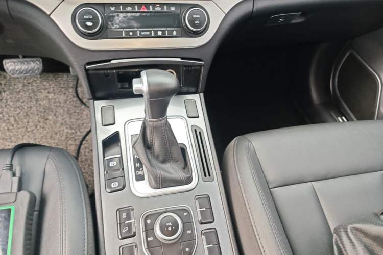 Used Haval H6 Coupe 2016 Blue Label 1.5T Automatic Two-Wheel Drive Urban Model Gear Lever