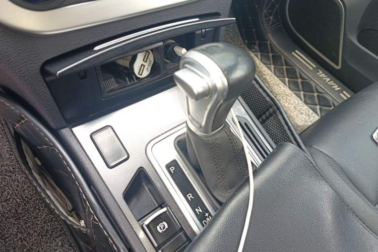 Used Haval H6 Coupe 2016 Blue Label 1.5T Automatic Two-Wheel Drive Urban Model Gear Lever