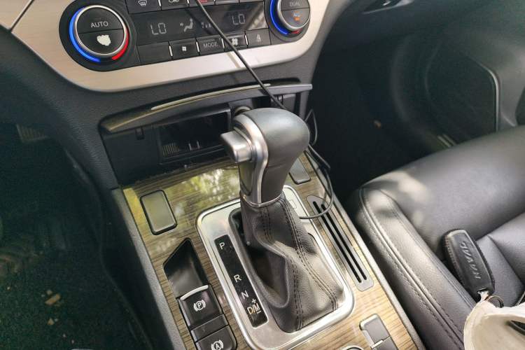 Used Haval H6 Coupe 2016 Blue Label 1.5T Automatic Two-Wheel Drive Urban Model Gear Lever