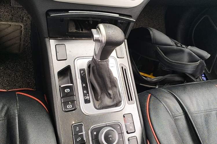 Used Haval H6 Coupe 2016 Blue Label 1.5T Automatic Two-Wheel Drive Elite Model Gear Lever