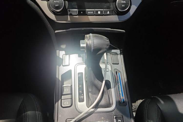 Used Haval H6 Coupe 2016 Blue Label 1.5T Automatic Two-Wheel Drive Elite Model Gear Lever