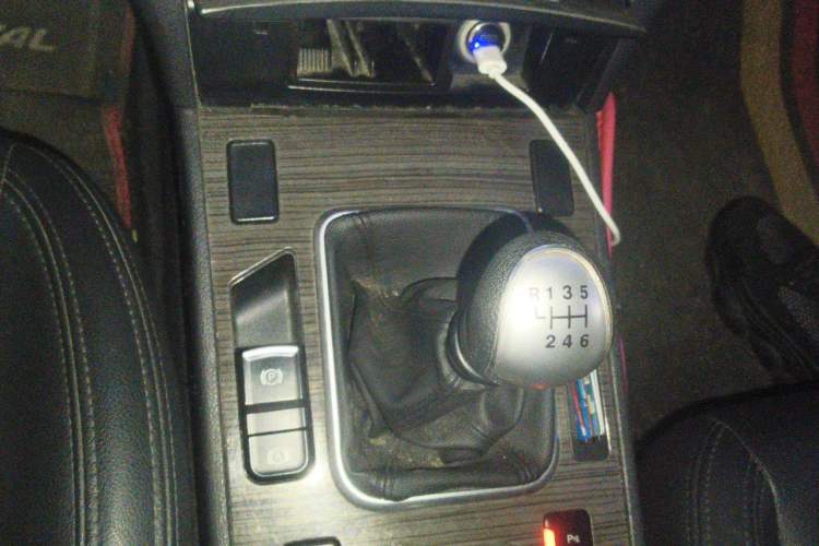 Used Haval H6 Coupe 2016 Blue Label 1.5T Manual Two-Wheel Drive Elite Model Gear Lever