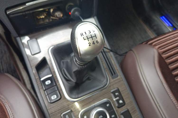 Used Haval H6 Coupe 2016 Blue Label 1.5T Manual Two-Wheel Drive Elite Model Gear Lever