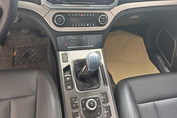 Used Haval H6 Coupe 2016 Blue Label 1.5T Manual Two-Wheel Drive Urban Model Gear Lever