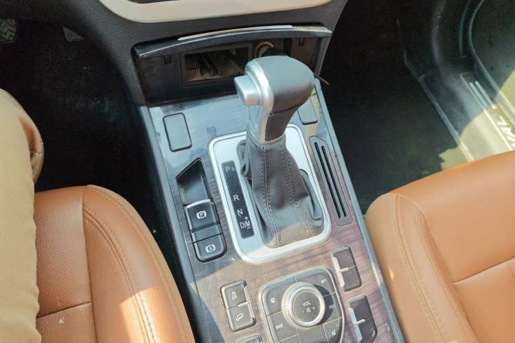 Used Haval H6 Coupe 2016 Blue Label 1.5T Automatic Two-Wheel Drive Urban Model Gear Lever