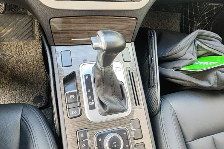 Used Haval H6 Coupe 2016 Blue Label 1.5T Automatic Two-Wheel Drive Urban Model Gear Lever