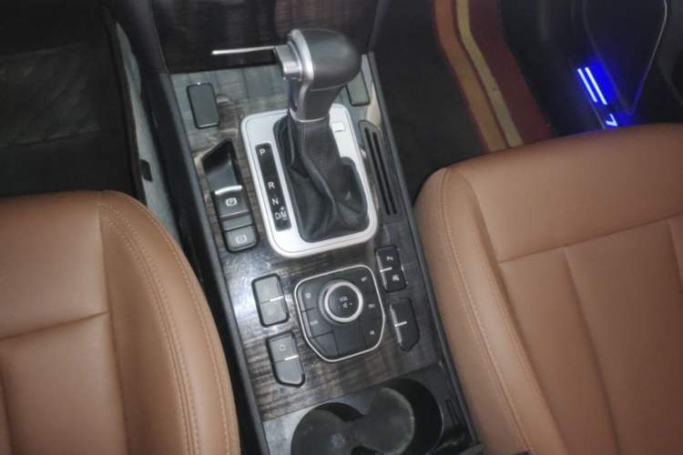 Used Haval H6 Coupe 2016 Blue Label 1.5T Automatic Two-Wheel Drive Elite Model Gear Lever
