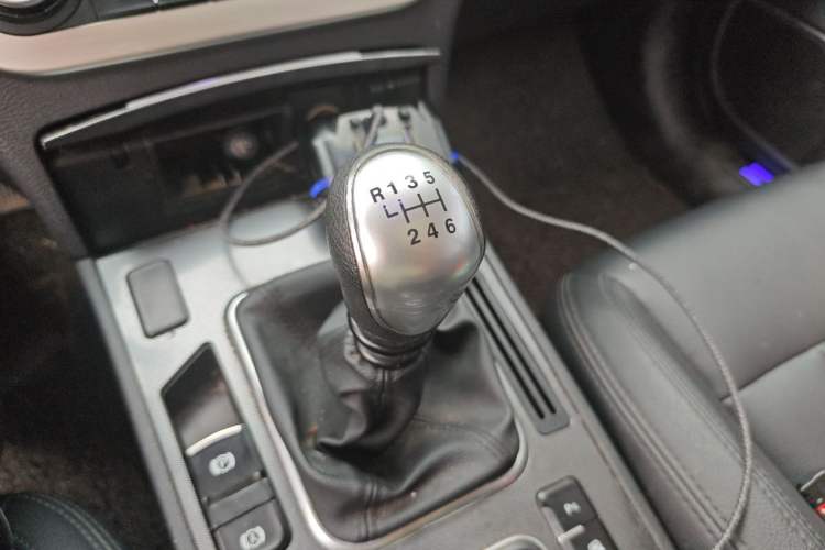 Used Haval H6 Coupe 2016 Blue Label 1.5T Manual Two-Wheel Drive Elite Model Gear Lever