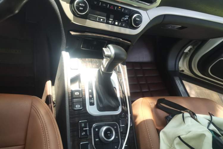 Used Haval H6 Coupe 2016 Blue Label 1.5T Automatic Two-Wheel Drive Urban Model Gear Lever