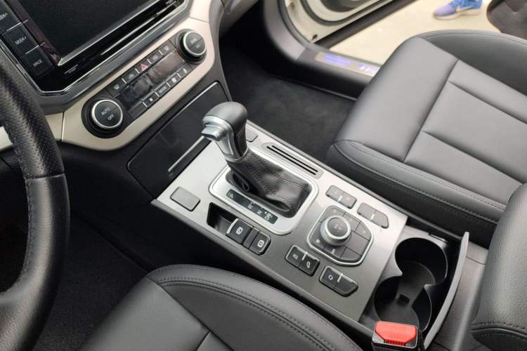 Used Haval H6 Coupe 2016 Blue Label 1.5T Automatic Two-Wheel Drive Elite Model Gear Lever