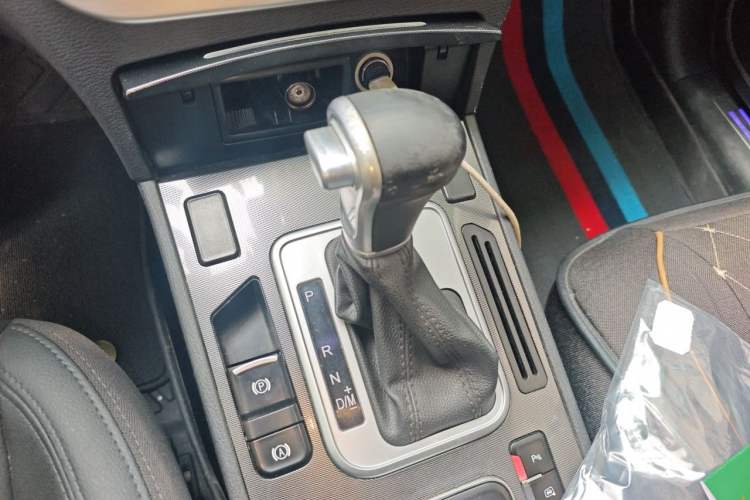 Used Haval H6 Coupe 2016 Blue Label 1.5T Automatic Two-Wheel Drive Elite Model Gear Lever