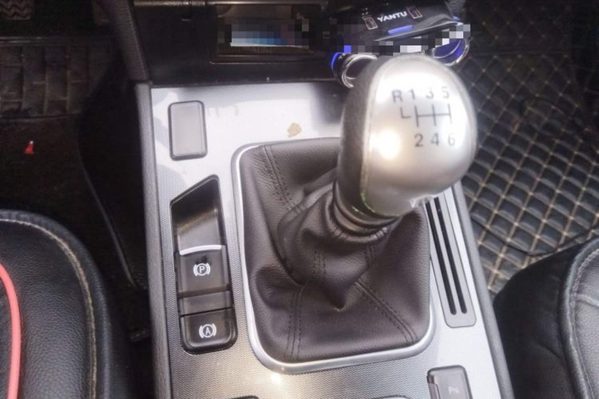 Used Haval H6 Coupe 2016 Blue Label 1.5T Manual Two-Wheel Drive Elite Model Gear Lever