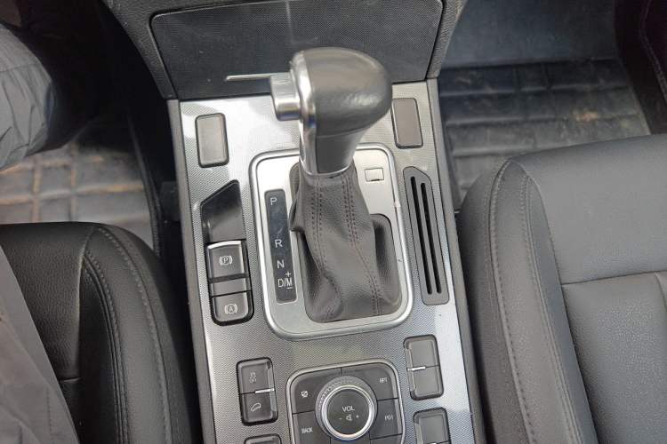 Used Haval H6 Coupe 2016 Blue Label 1.5T Automatic Two-Wheel Drive Urban Model Gear Lever