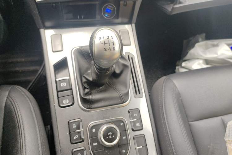Used Haval H6 Coupe 2016 Blue Label 1.5T Manual Two-Wheel Drive Elite Model Gear Lever