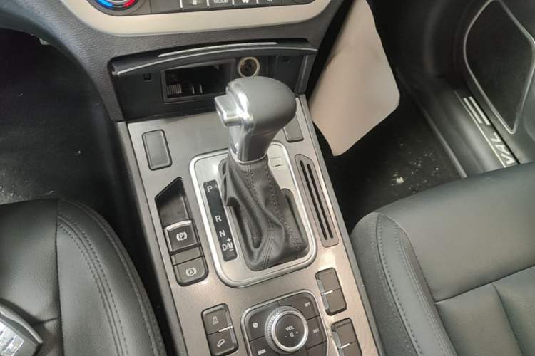 Used Haval H6 Coupe 2016 Blue Label 1.5T Automatic Two-Wheel Drive Urban Model Gear Lever