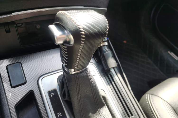 Used Haval H6 Coupe 2016 Blue Label 1.5T Automatic Two-Wheel Drive Elite Model Gear Lever