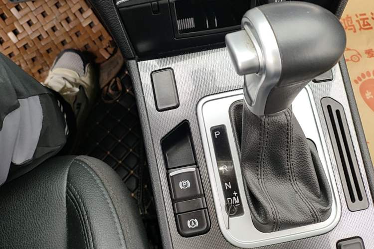 Used Haval H6 Coupe 2016 Blue Label 1.5T Automatic Two-Wheel Drive Elite Model Gear Lever