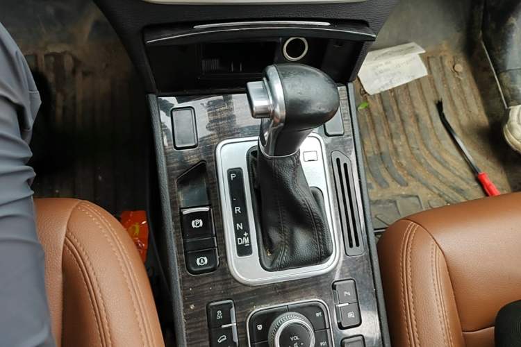 Used Haval H6 Coupe 2016 Blue Label 1.5T Automatic Two-Wheel Drive Elite Model Gear Lever