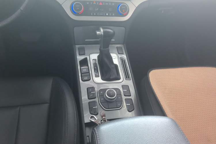 Used Haval H6 Coupe 2016 Blue Label 1.5T Automatic Two-Wheel Drive Urban Model Gear Lever