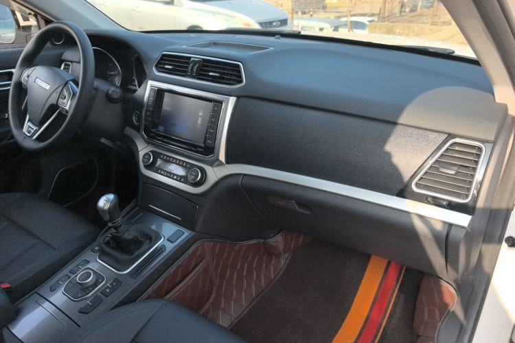 Used Haval H6 Coupe 2016 Blue Label 1.5T Manual Two-Wheel Drive Elite Model Interior 2