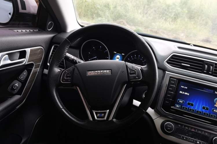 Used Haval H6 Coupe 2016 Blue-Label Diesel 2.0T Manual Two-Wheel Drive Elite Model China IV Standard Interior 3
