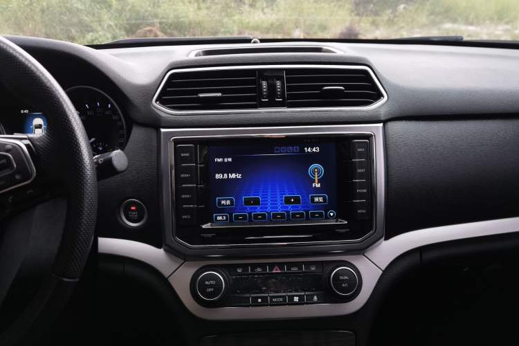 Used Haval H6 Coupe 2016 Blue-Label Diesel 2.0T Manual Two-Wheel Drive Elite Model China IV Standard Interior 5