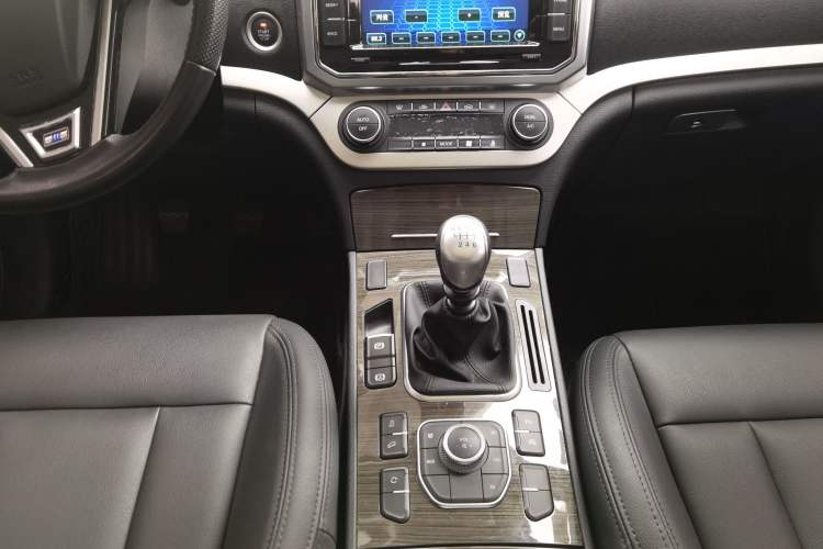 Used Haval H6 Coupe 2016 Blue-Label Diesel 2.0T Manual Two-Wheel Drive Elite Model China IV Standard Interior 6