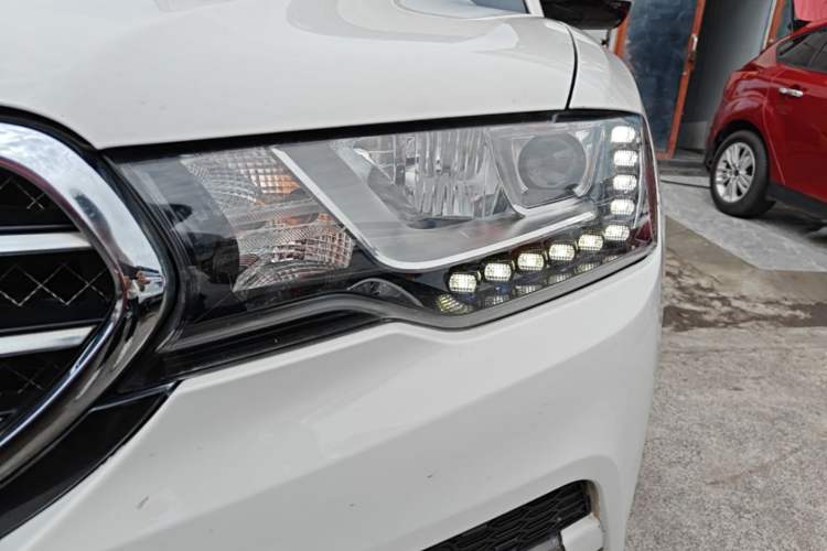 Used Haval H6 Coupe 2016 Blue Label 1.5T Automatic Two-Wheel Drive Urban Model Left Front Headlight
