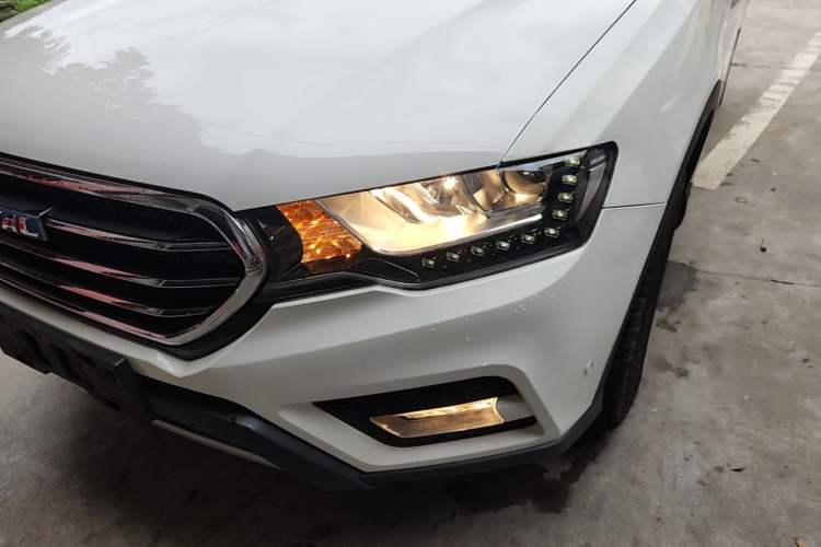 Used Haval H6 Coupe 2016 Blue Label 1.5T Manual Two-Wheel Drive Elite Model Left Front Headlight