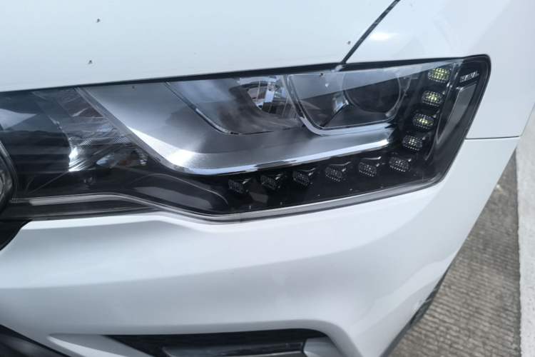 Used Haval H6 Coupe 2016 Blue Label 1.5T Automatic Two-Wheel Drive Elite Model Left Front Headlight