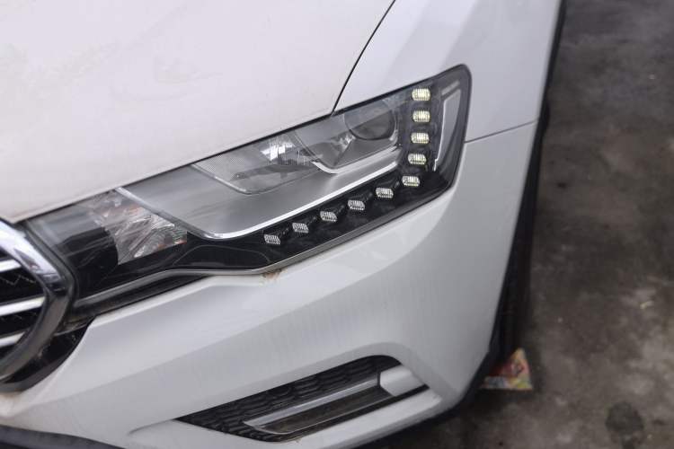 Used Haval H6 Coupe 2016 Blue Label 1.5T Automatic Two-Wheel Drive Urban Model Left Front Headlight