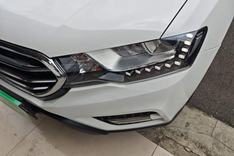 Used Haval H6 Coupe 2016 Blue Label 1.5T Automatic Two-Wheel Drive Elite Model Left Front Headlight